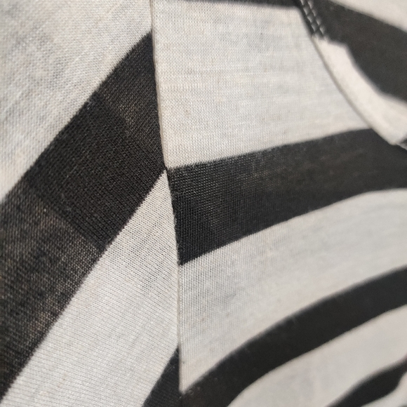 TART Women's Sleeveless Black & White Striped Flowy Scoop Neck Tank Top L - Picture 3 of 8